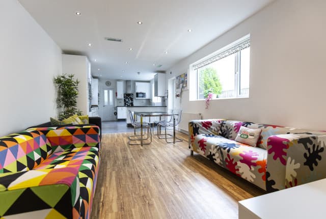 8 Bed House - Wellesley Avenue photo 1