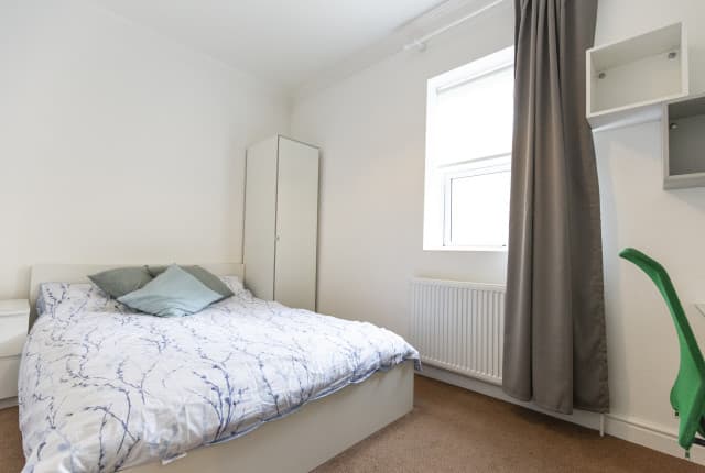 8 Bed House - Wellesley Avenue thumbnail 7