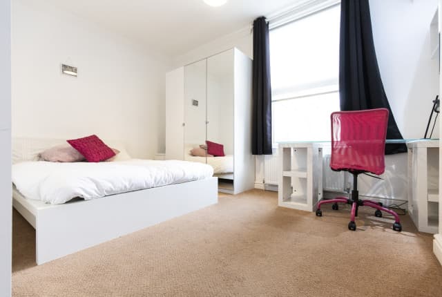 8 Bed House - Wellesley Avenue thumbnail 8