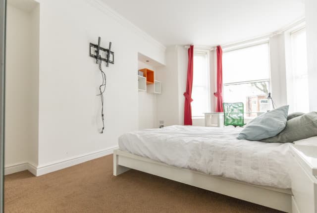 8 Bed House - Wellesley Avenue thumbnail 10