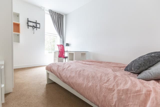 8 Bed House - Wellesley Avenue thumbnail 11