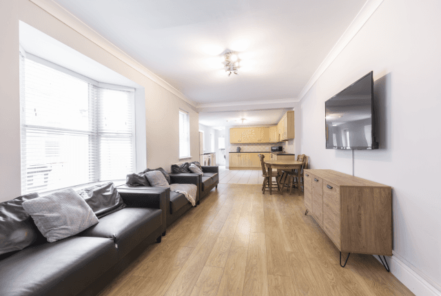 5 Bed House - Brooklyn Street thumbnail 2