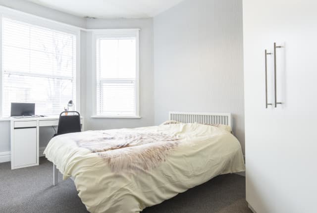 5 Bed House - Beech Grove thumbnail 10