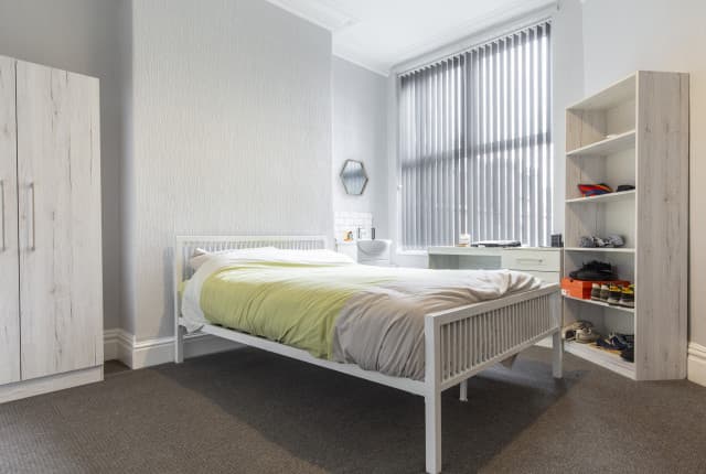 5 Bed House - Beech Grove thumbnail 7