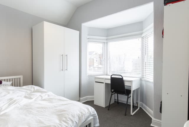 5 Bed House - Beech Grove thumbnail 8