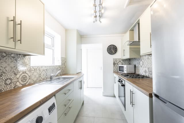 3 Bed House - Blaydes Street thumbnail 2