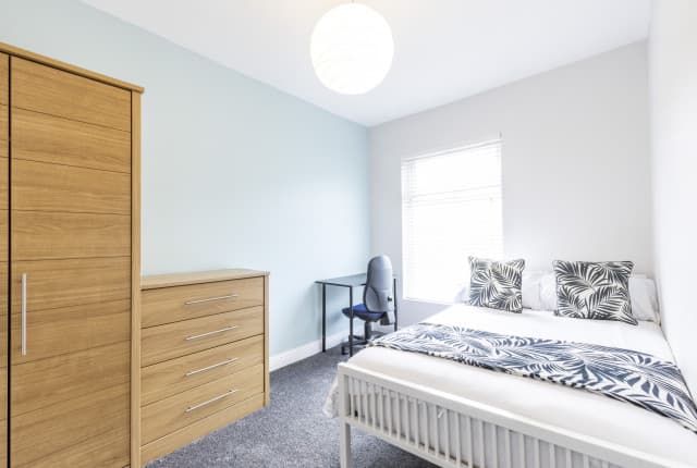 3 Bed House - Blaydes Street thumbnail 4