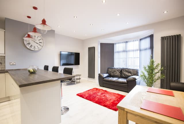 4 Bed House - Beverley Road thumbnail 3