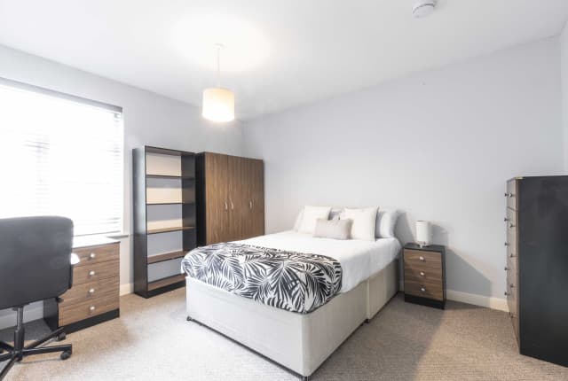 5 Bed House - Ash Grove thumbnail 5