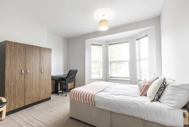 5 Bed House - Ash Grove thumbnail 7