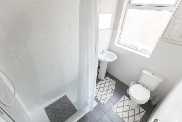 5 Bed House - Ash Grove thumbnail 8