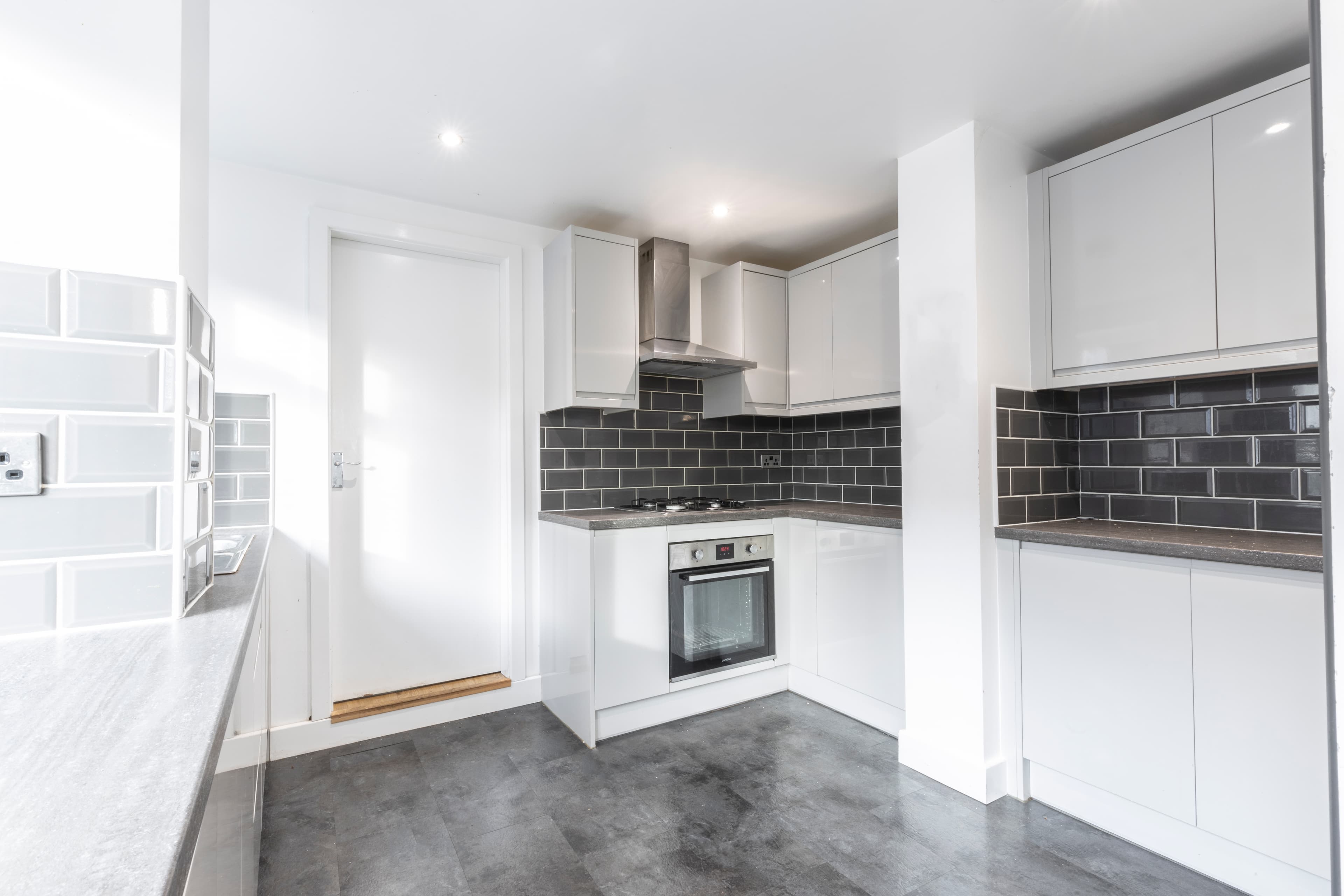 5 Bed House - Beresford Avenue photo 1